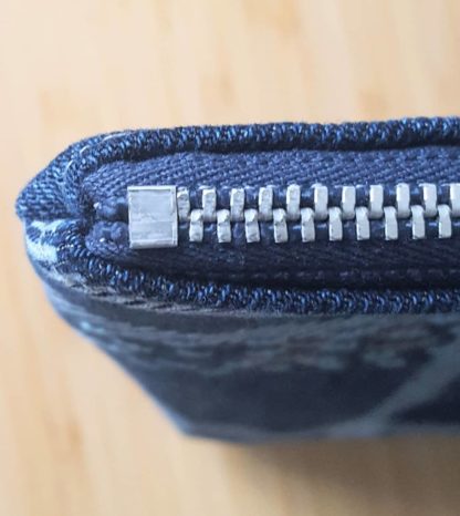 détail trousse jean