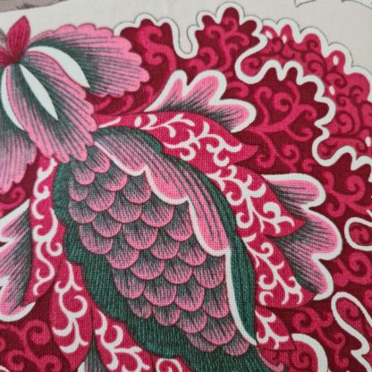 upcycling textile de seconde main détail floral du devant de coussin rose blanc