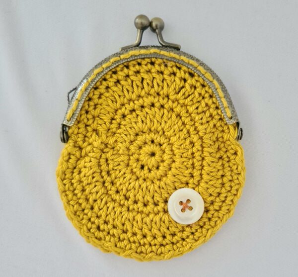 Porte-monnaie au crochet moutarde