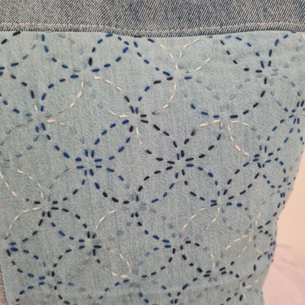 Petite housse de coussin brodée sashiko – Image 2